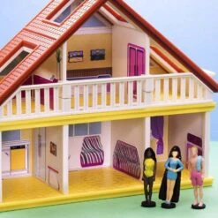 World's Smallest Barbie Malibu Dreamhouse 12 World's Smallest Barbie Malibu Dreamhouse -Spiderman Hanging Store Worlds Smallest Malibu Barbie Dreamhouse Lifestyle 1 89262.1679625182